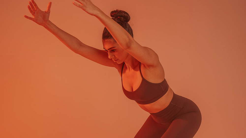 Reformer Pilat3s – Align Woman holding pose