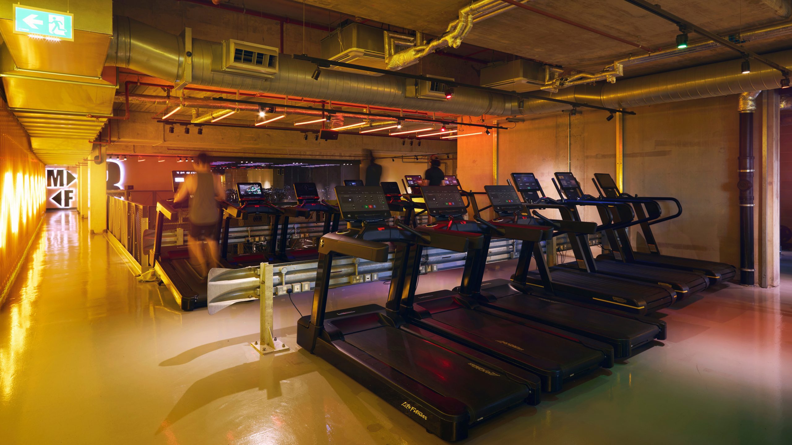 gymbox elephant & castle treadmills