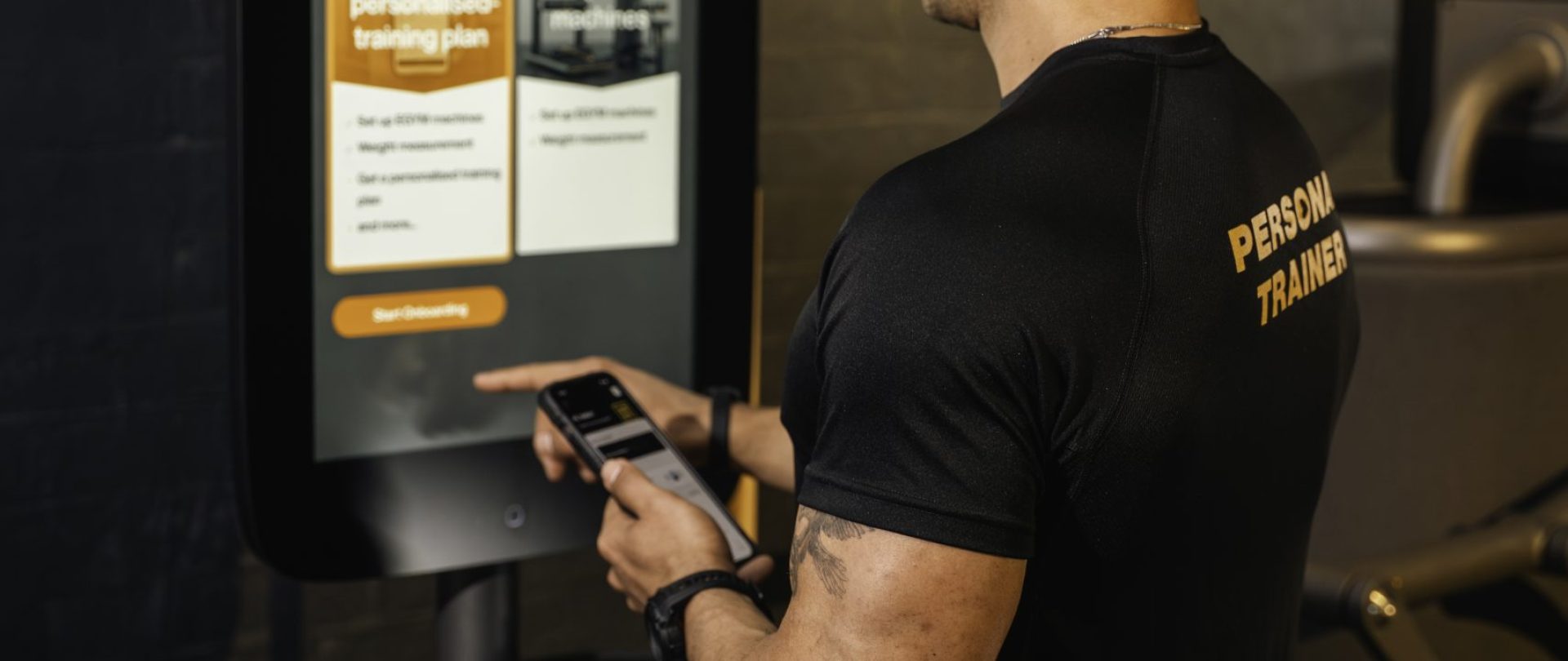 Egym, personal trainer interacts with Egym machine